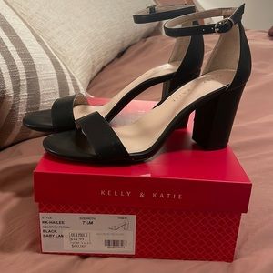 Kelly & Katie Hailee Heal in Black, Size 7.5